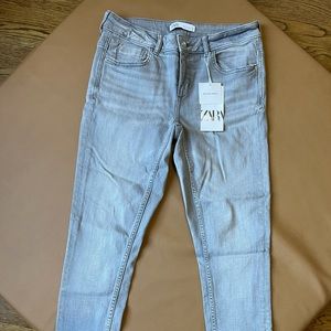 New with tags Zara mid rise skinny jeans GREY